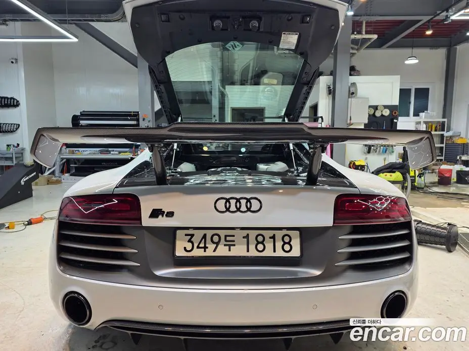 Audi R8 2015 5.2 автомат (гидро), фото 4 Audi R8 2015 5.2 автомат (гидро), фото 4