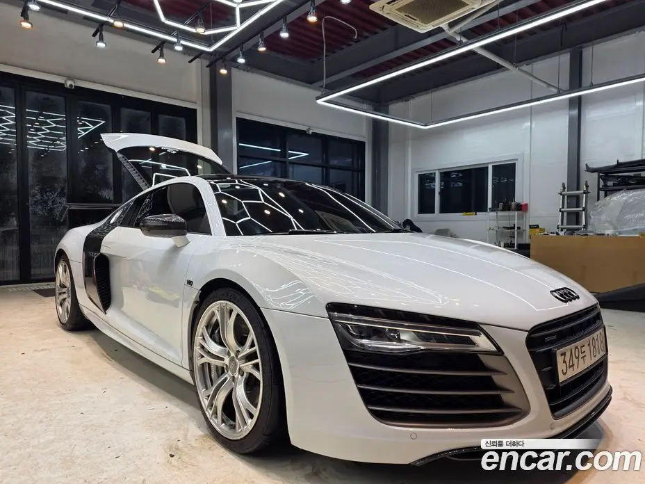 Audi R8 2015 5.2 автомат (гидро), фото 5 Audi R8 2015 5.2 автомат (гидро), фото 5