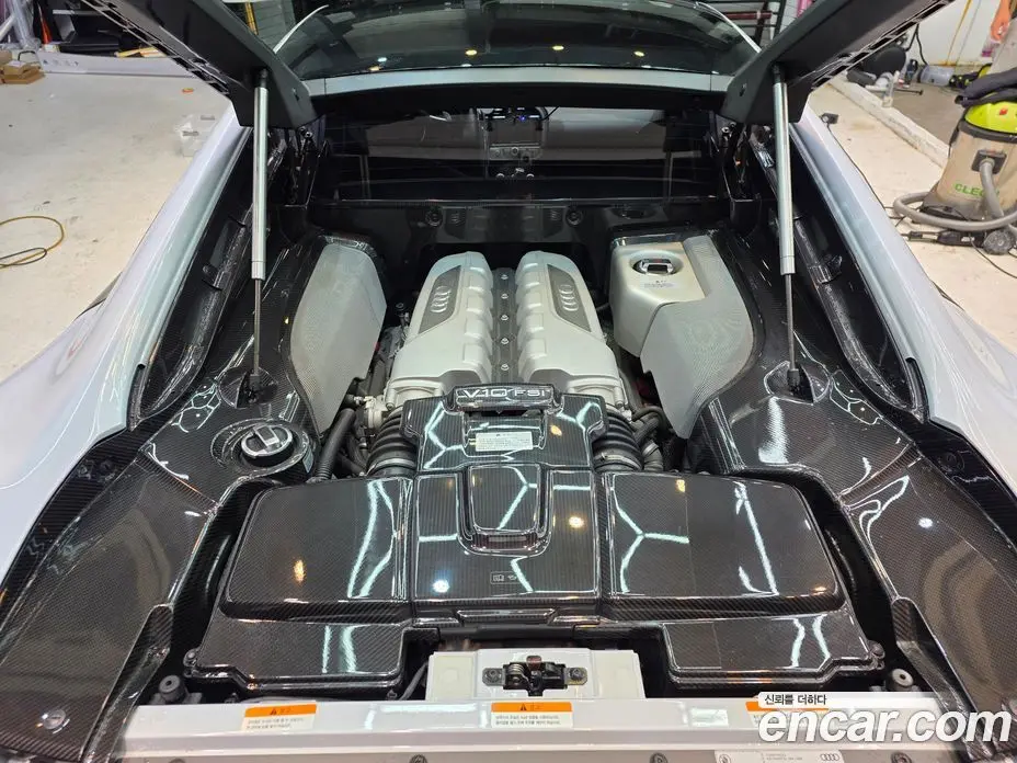Audi R8 2015 5.2 автомат (гидро), фото 6 Audi R8 2015 5.2 автомат (гидро), фото 6