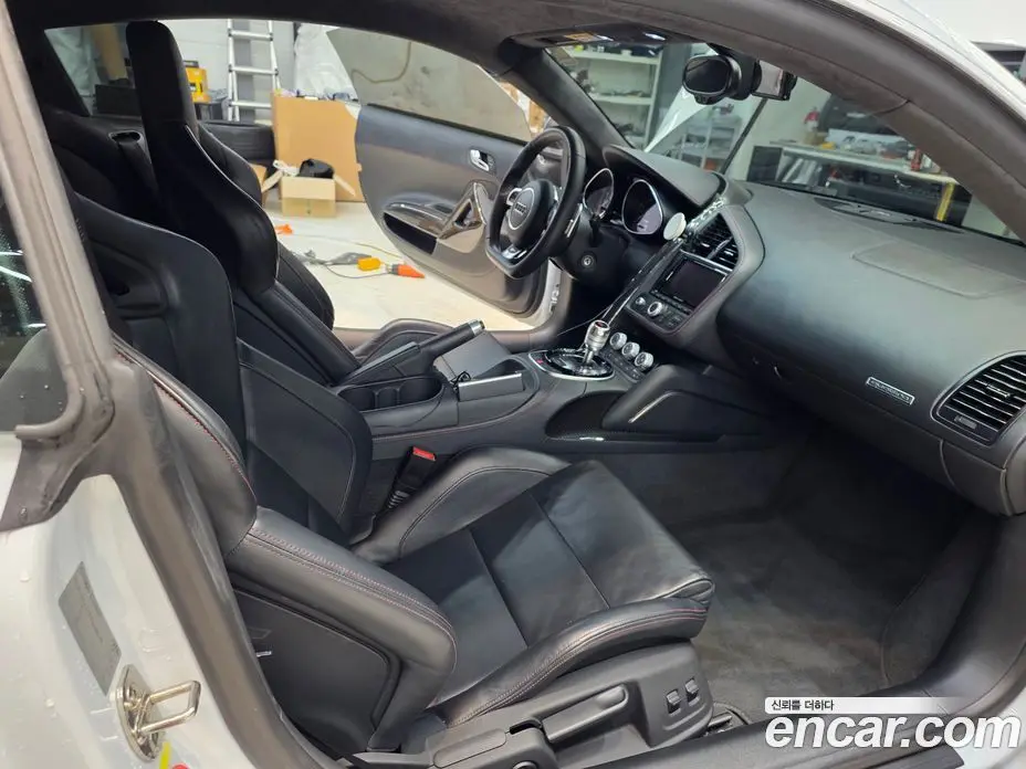 Audi R8 2015 5.2 автомат (гидро), фото 10 Audi R8 2015 5.2 автомат (гидро), фото 10