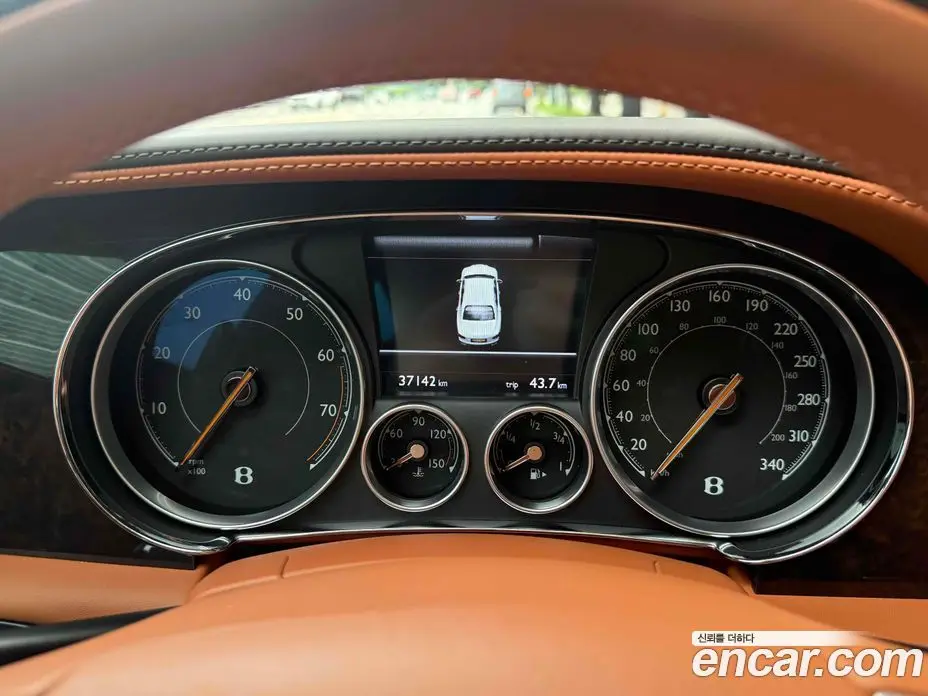 Bentley Flying Spur 2018 4.0 автомат (гидро), фото 13 Bentley Flying Spur 2018 4.0 автомат (гидро), фото 13