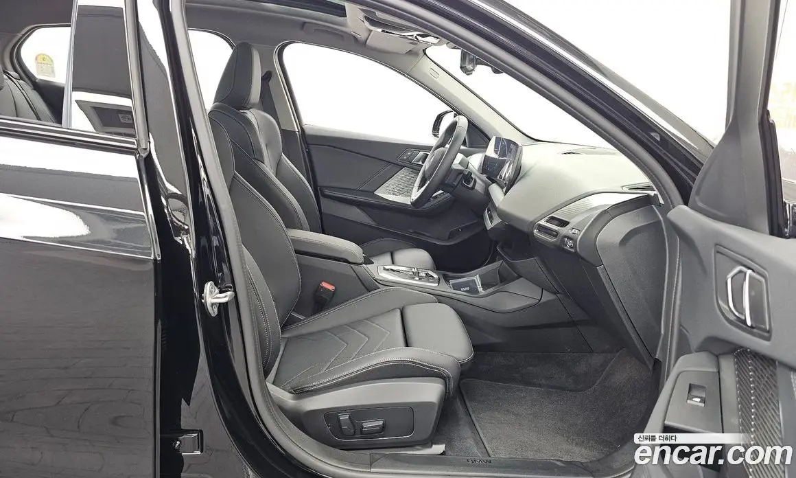 BMW 1 серия 2025 2.0 автомат (гидро), фото 17 BMW 1 серия 2025 2.0 автомат (гидро), фото 17