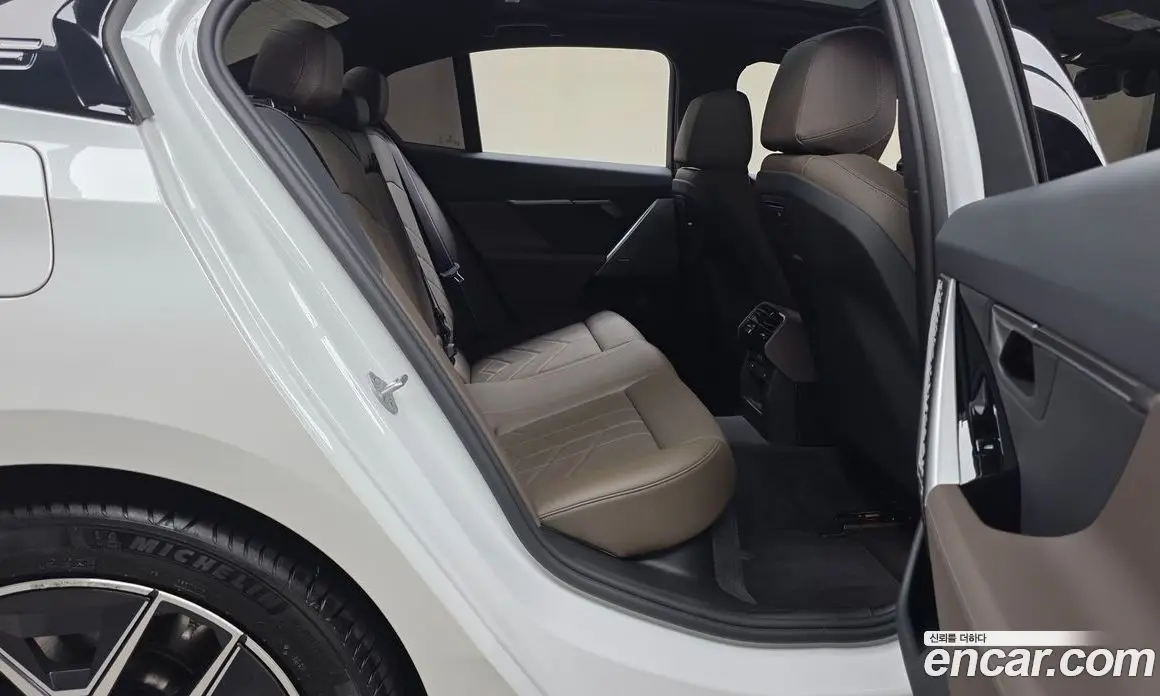 BMW 5 серия 2025 2.0 автомат (гидро), фото 16 BMW 5 серия 2025 2.0 автомат (гидро), фото 16