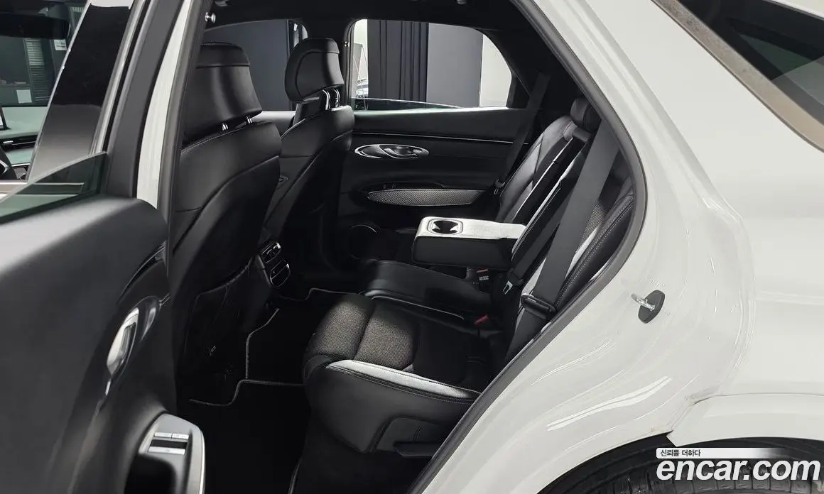 Genesis GV70 2021 2.5 автомат (гидро), фото 17 Genesis GV70 2021 2.5 автомат (гидро), фото 17