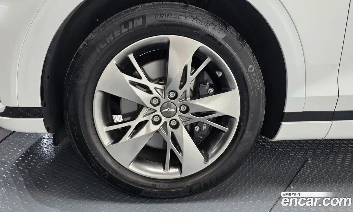 Genesis GV70 2021 2.5 автомат (гидро), фото 4 Genesis GV70 2021 2.5 автомат (гидро), фото 4