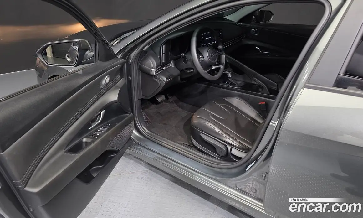 Hyundai Avante 2022 1.6 автомат (гидро), фото 13