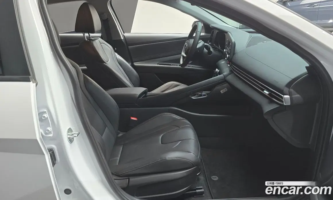 Hyundai Avante 2023 1.6 автомат (гидро), фото 11