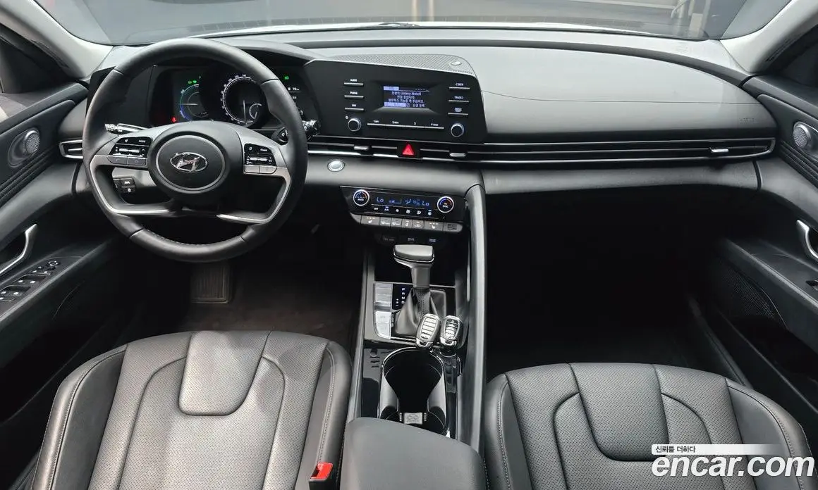 Hyundai Avante 2023 1.6 автомат (гидро), фото 7
