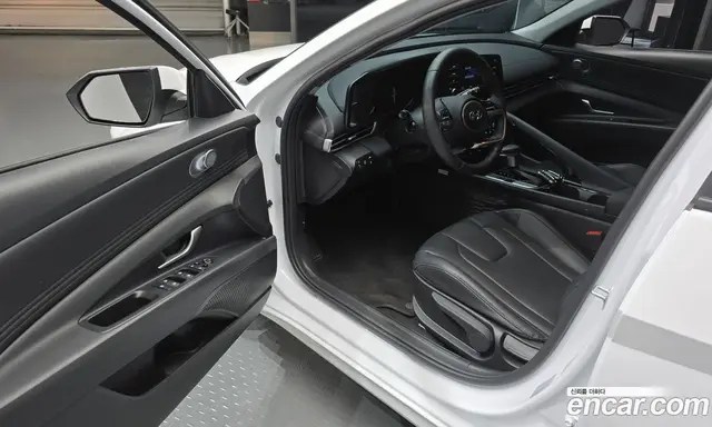 Hyundai Avante 2023 1.6 автомат (гидро), миниатюра 10