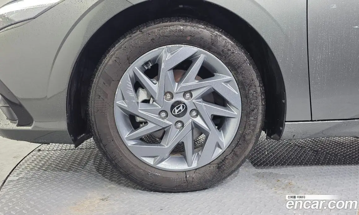 Hyundai Avante 2024 1.6 автомат (гидро), фото 5