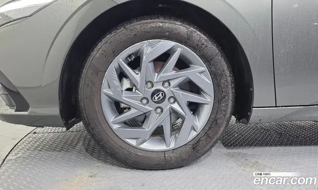 Hyundai Avante 2024 1.6 автомат (гидро), миниатюра 5