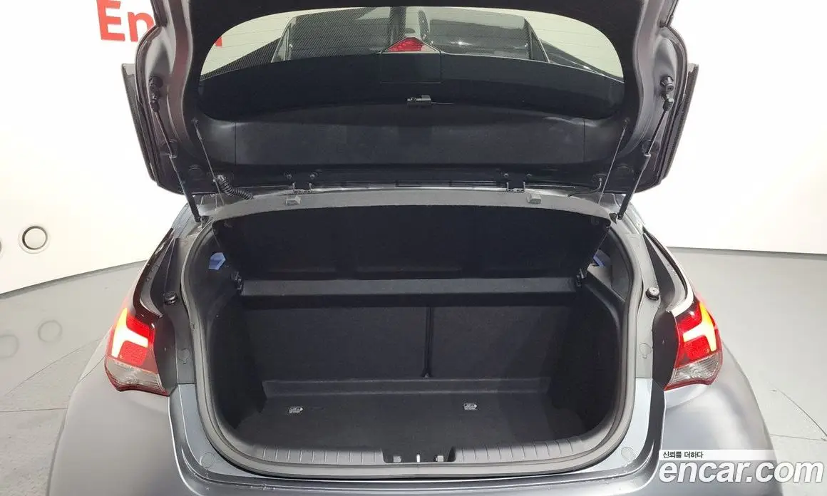 Hyundai Veloster 2018 2.0 механика, фото 24 Hyundai Veloster 2018 2.0 механика, фото 24