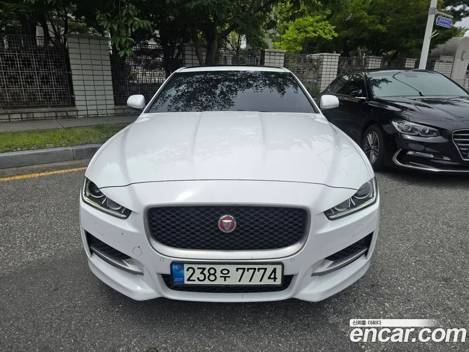 Jaguar XE 2019 2.0 автомат (гидро), фото 1 Jaguar XE 2019 2.0 автомат (гидро), фото 1