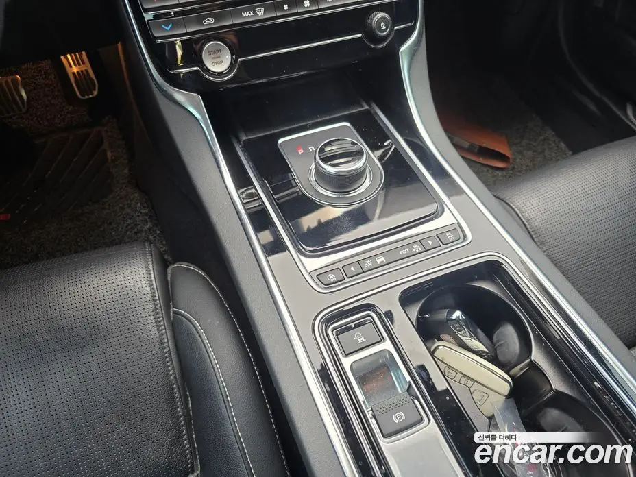 Jaguar XE 2019 2.0 автомат (гидро), фото 14 Jaguar XE 2019 2.0 автомат (гидро), фото 14