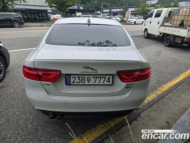 Jaguar XE 2019 2.0 автомат (гидро), миниатюра 3 Jaguar XE 2019 2.0 автомат (гидро), миниатюра 3
