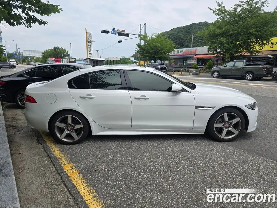 Jaguar XE 2019 2.0 автомат (гидро), фото 5 Jaguar XE 2019 2.0 автомат (гидро), фото 5