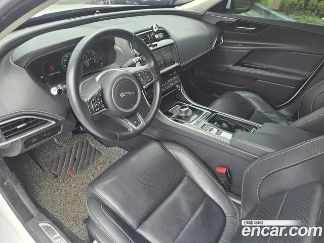 Jaguar XE 2019 2.0 автомат (гидро), миниатюра 7 Jaguar XE 2019 2.0 автомат (гидро), миниатюра 7