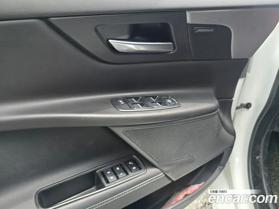 Jaguar XE 2019 2.0 автомат (гидро), фото 9 Jaguar XE 2019 2.0 автомат (гидро), фото 9