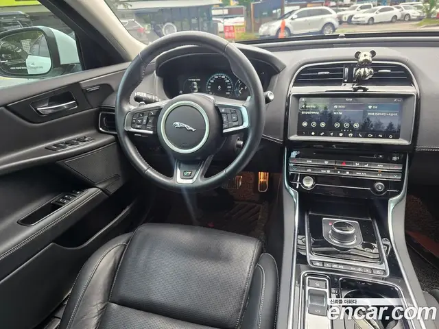 Jaguar XE 2019 2.0 автомат (гидро), миниатюра 10 Jaguar XE 2019 2.0 автомат (гидро), миниатюра 10