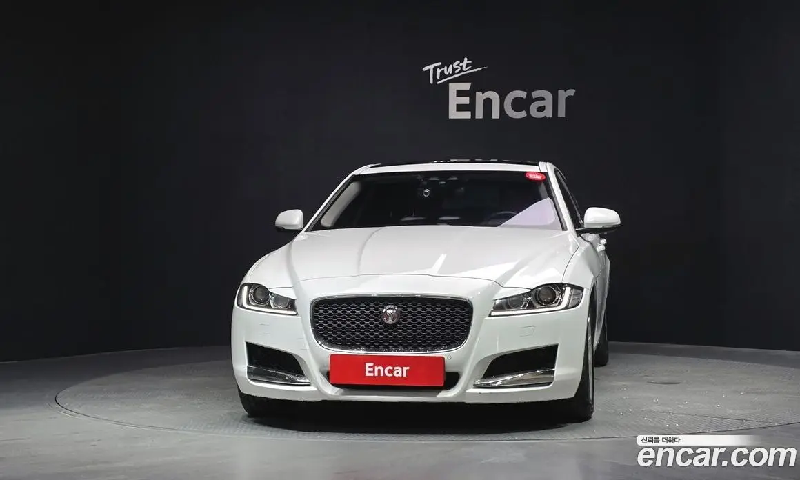 Jaguar XF 2016 2.0 автомат (гидро), фото 1 Jaguar XF 2016 2.0 автомат (гидро), фото 1