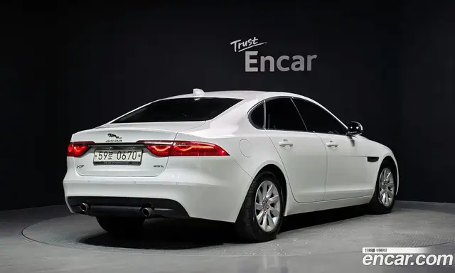 Jaguar XF 2016 2.0 автомат (гидро), миниатюра 2 Jaguar XF 2016 2.0 автомат (гидро), миниатюра 2