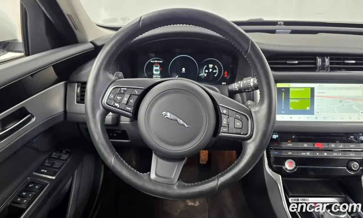 Jaguar XF 2016 2.0 автомат (гидро), фото 13 Jaguar XF 2016 2.0 автомат (гидро), фото 13