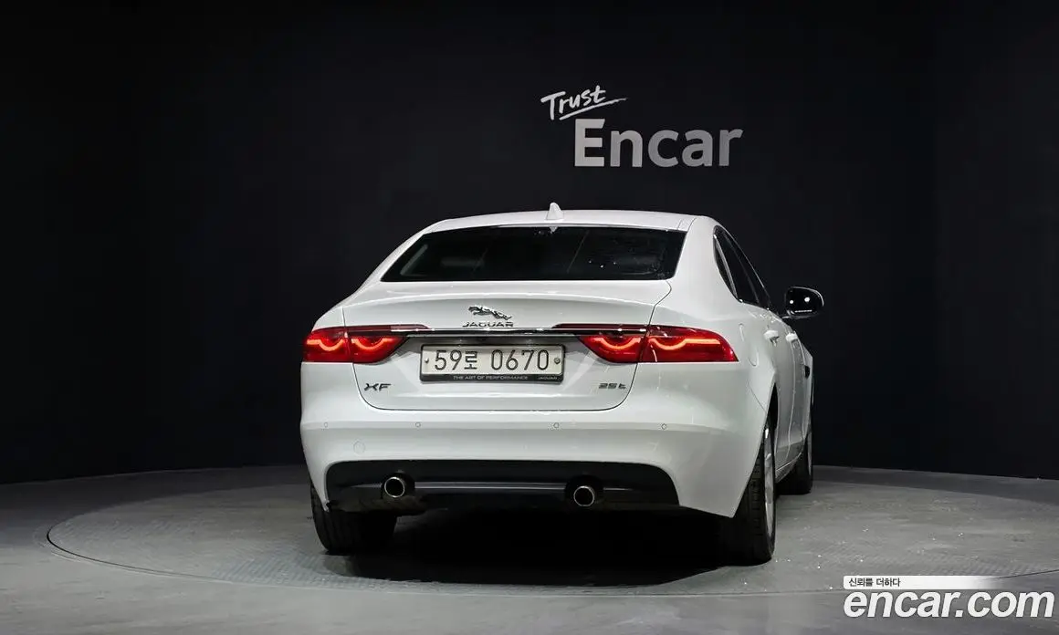 Jaguar XF 2016 2.0 автомат (гидро), фото 4 Jaguar XF 2016 2.0 автомат (гидро), фото 4