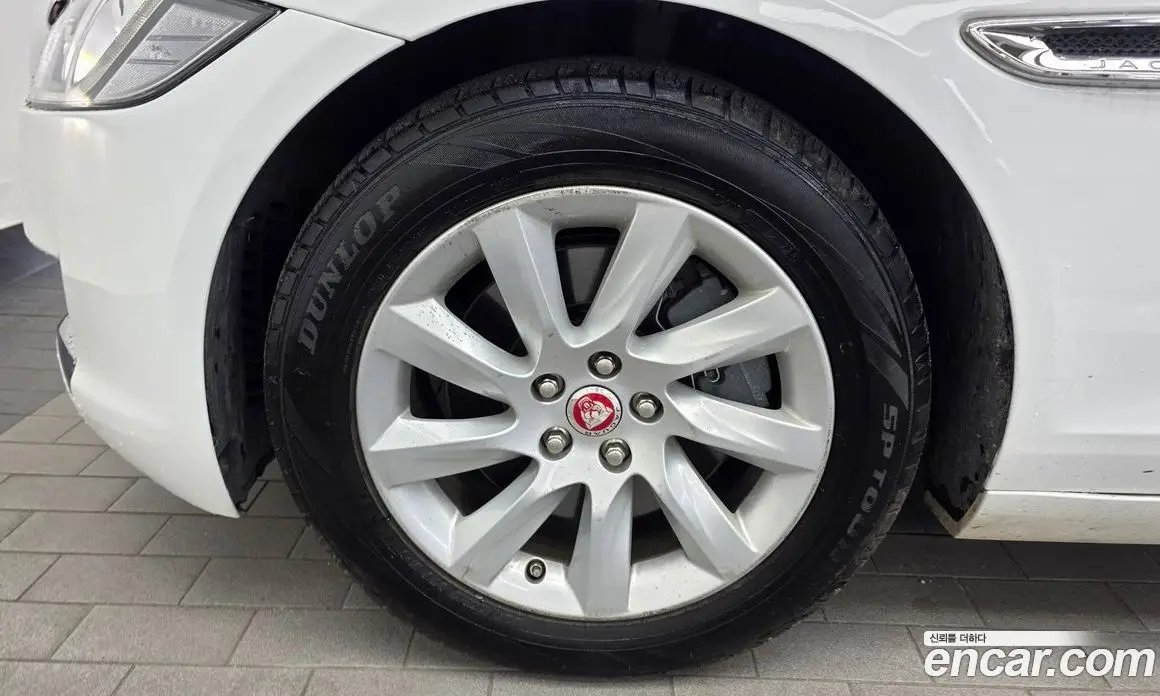 Jaguar XF 2016 2.0 автомат (гидро), фото 5 Jaguar XF 2016 2.0 автомат (гидро), фото 5