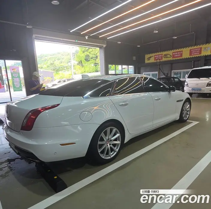Jaguar XJ 2017 3.0 автомат (гидро), фото 2 Jaguar XJ 2017 3.0 автомат (гидро), фото 2