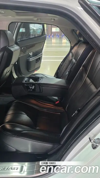 Jaguar XJ 2017 3.0 автомат (гидро), фото 13 Jaguar XJ 2017 3.0 автомат (гидро), фото 13