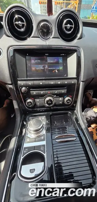 Jaguar XJ 2017 3.0 автомат (гидро), фото 9 Jaguar XJ 2017 3.0 автомат (гидро), фото 9