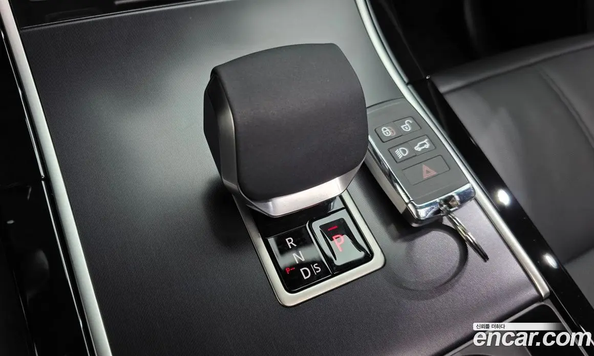 Land Rover Range Rover Velar 2025 2.0 автомат (гидро), фото 13