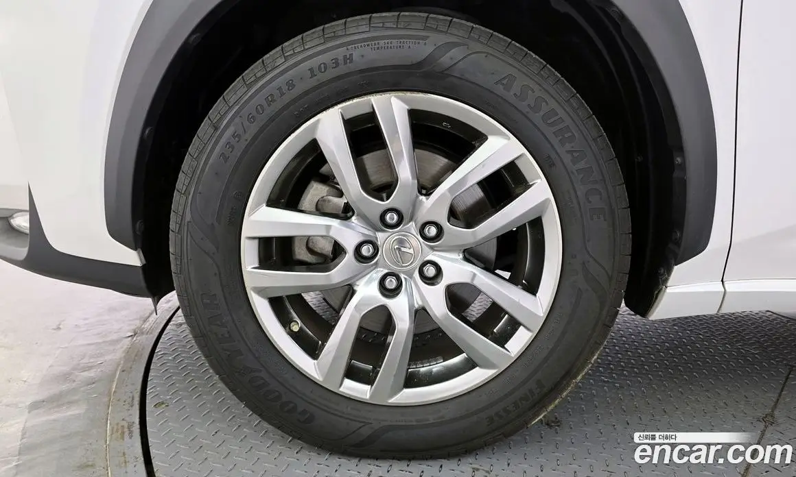 Lexus NX 2017 2.5 автомат (гидро), фото 5 Lexus NX 2017 2.5 автомат (гидро), фото 5