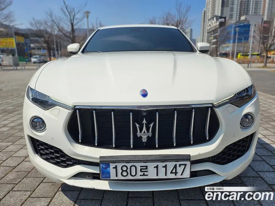 Maserati Levante 2017 3.0 автомат (гидро), фото 1 Maserati Levante 2017 3.0 автомат (гидро), фото 1