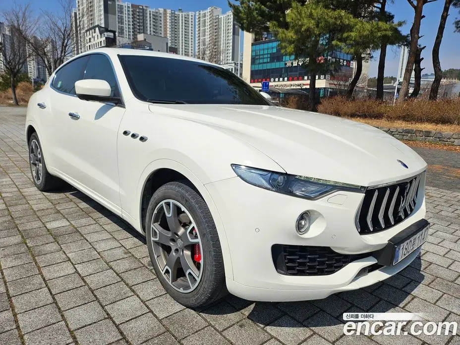 Maserati Levante 2017 3.0 автомат (гидро), фото 5 Maserati Levante 2017 3.0 автомат (гидро), фото 5