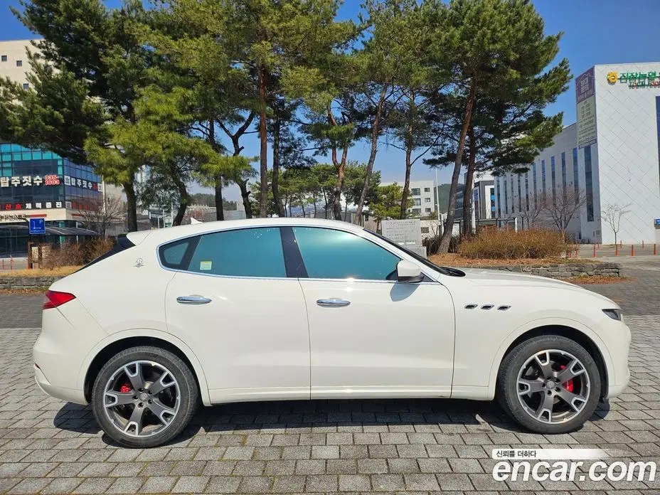 Maserati Levante 2017 3.0 автомат (гидро), фото 7 Maserati Levante 2017 3.0 автомат (гидро), фото 7
