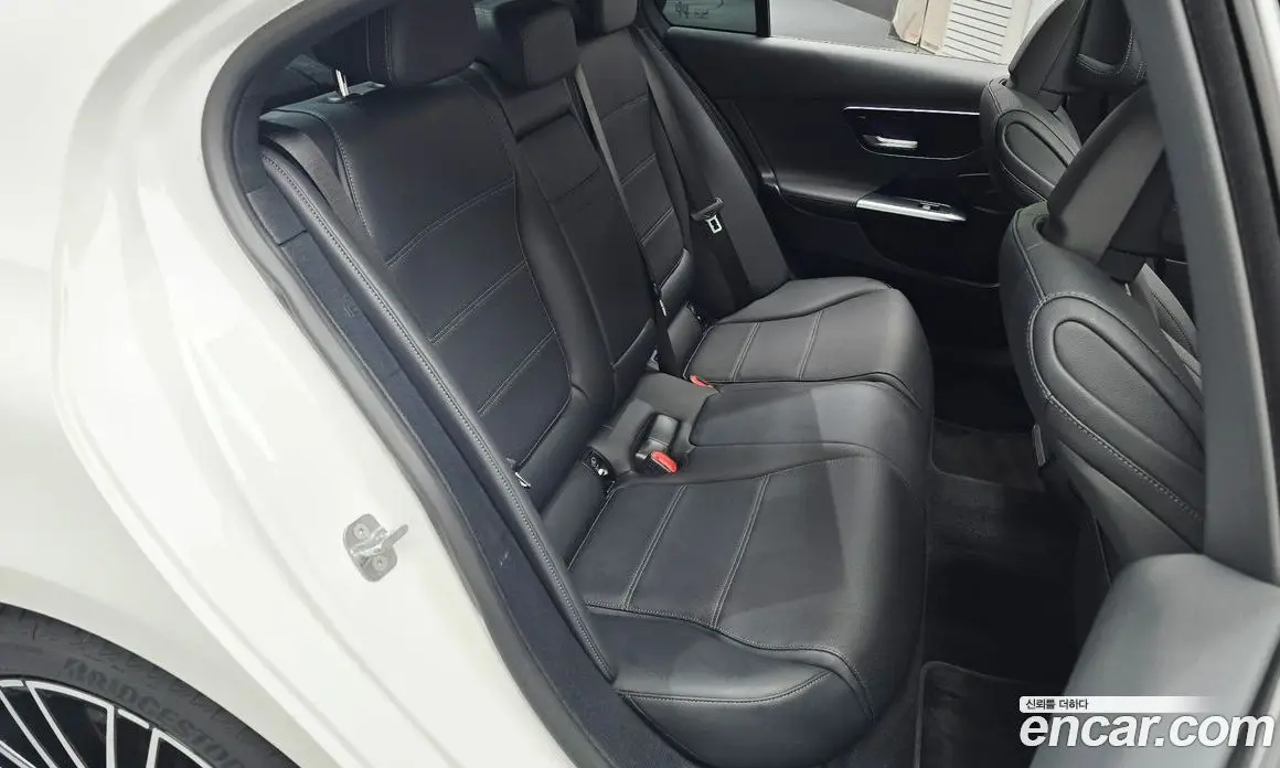 Mercedes-Benz C-Class 2023 2.0 автомат (гидро), фото 24