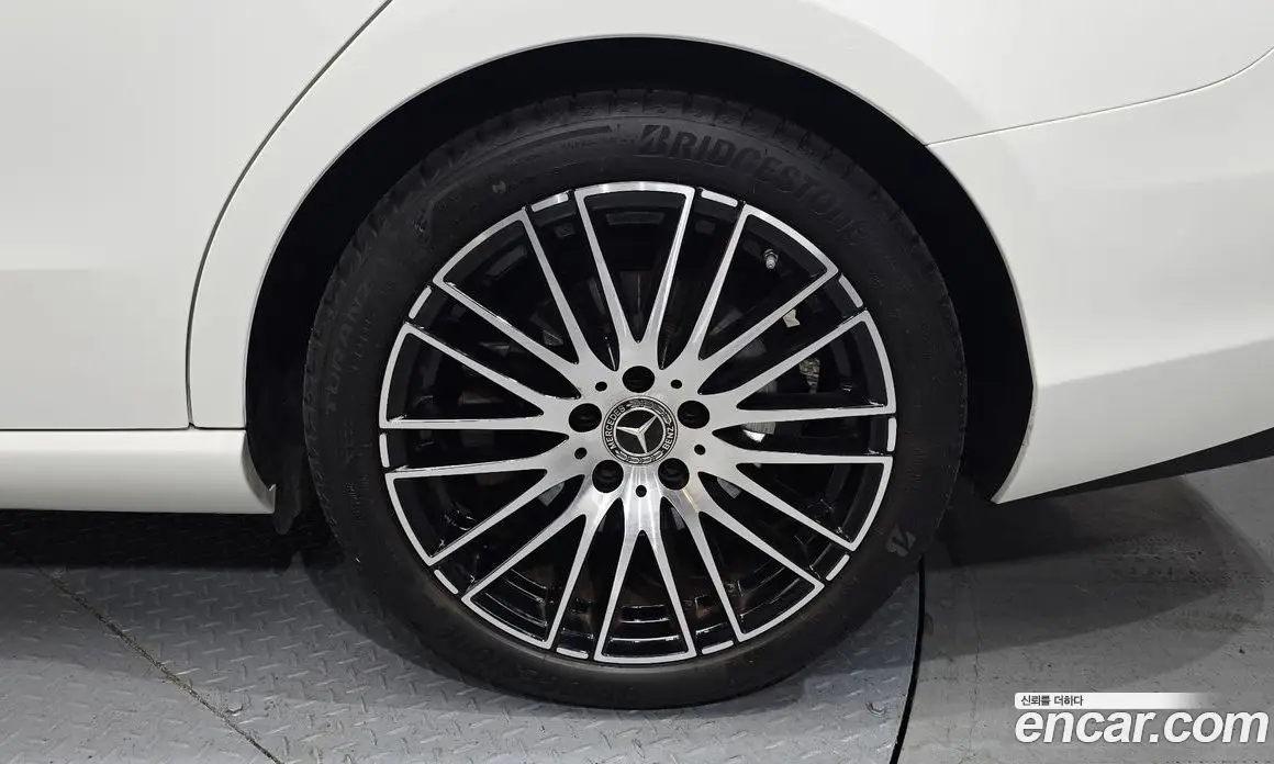 Mercedes-Benz C-Class 2023 2.0 автомат (гидро), фото 7