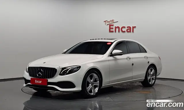 Mercedes-Benz E-Class 2018 2.0 автомат (гидро), миниатюра 1