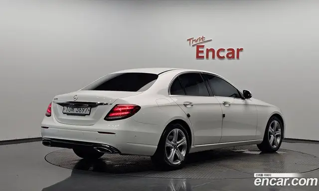Mercedes-Benz E-Class 2018 2.0 автомат (гидро), миниатюра 2