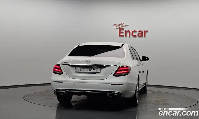 Mercedes-Benz E-Class 2018 2.0 автомат (гидро), миниатюра 4