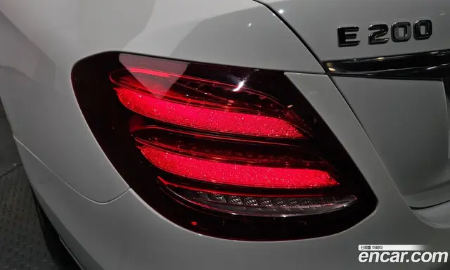 Mercedes-Benz E-Class 2018 2.0 автомат (гидро), миниатюра 9