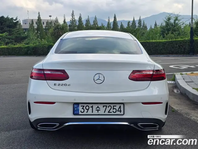 Mercedes-Benz E-Class 2019 1.9 автомат (гидро), миниатюра 4 Mercedes-Benz E-Class 2019 1.9 автомат (гидро), миниатюра 4