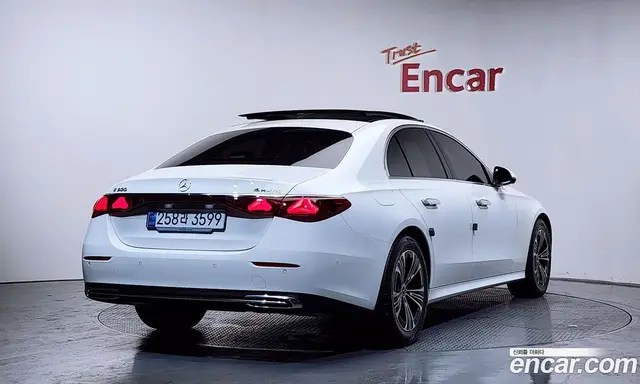 Mercedes-Benz E-Class 2024 2.0 автомат (гидро), миниатюра 2