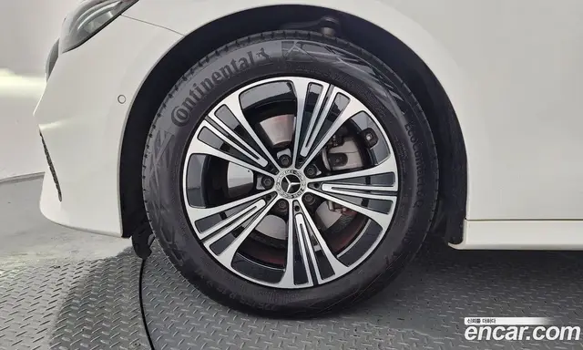 Mercedes-Benz E-Class 2024 2.0 автомат (гидро), миниатюра 5