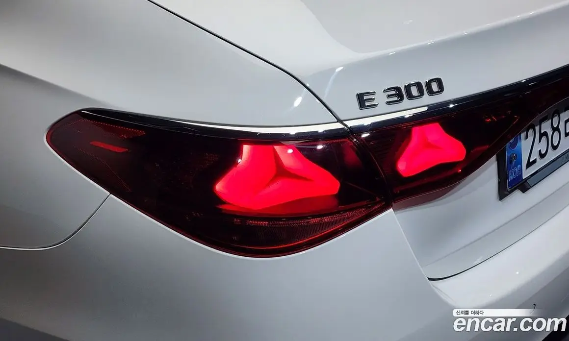 Mercedes-Benz E-Class 2024 2.0 автомат (гидро), фото 9
