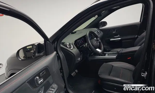 Mercedes-Benz GLA-Class 2025 2.0 автомат (гидро), миниатюра 12