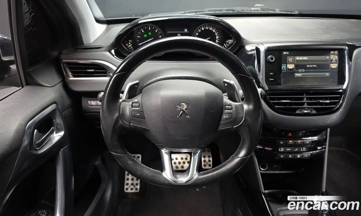 Peugeot 2008 2017 1.6 автомат (гидро), фото 13