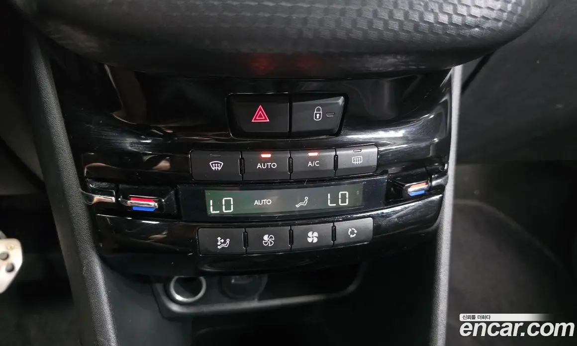 Peugeot 2008 2017 1.6 автомат (гидро), фото 16