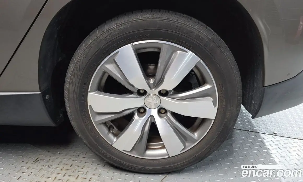 Peugeot 2008 2017 1.6 автомат (гидро), фото 5